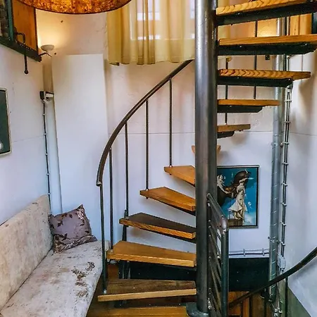 Goudse Watertoren, 't Kleinste Woontorentje Nederland * Гауда