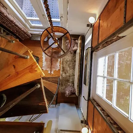 Goudse Watertoren, 't Kleinste Woontorentje Nederland חאודה