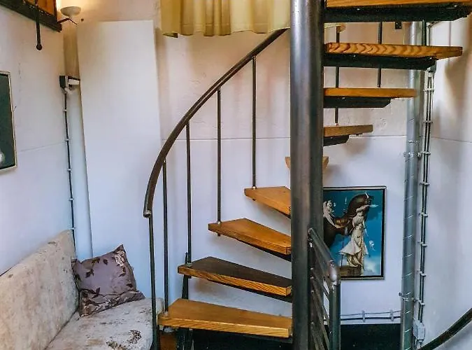 Goudse Watertoren, 't Kleinste Woontorentje Nederland * Gouda